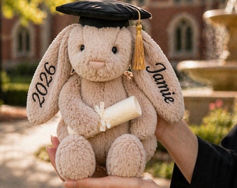 Conejito de peluche personalizado para graduación 2026, conejito con nombre personalizado, birrete y diploma, regalo de graduación universitaria, recuerdo de la promoción de 2026, regalo para ella.