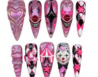 Uñas postizas de payaso de circo rosa con estrellas, purpurina y diseño de carrusel: un set de uñas hecho a mano, atrevido, espeluznante y adorable para Halloween, festivales de cosplay.