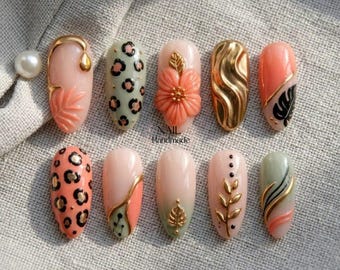 Unhas Postiças Florais 3D, Unhas Postiças Tropicais com Estampa de Leopardo, Unhas Postiças de Luxo com Textura Botânica em Tons de Verde Sálvia, Pêssego e Dourado para o Verão.