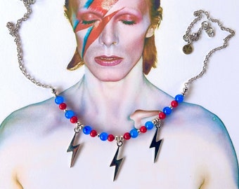 Naszyjnik z piorunem Davida Bowiego: czerwone i niebieskie szklane koraliki Starman Jewelry