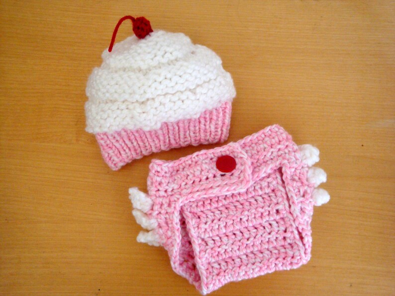 Cupcake Hat and Diaper Cover Set for Baby Girls, Photo Prop Cupcake Set, Newborn Baby Girl Photo Prop, Cupcake Beanie and Diaper Cover image 2