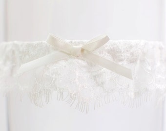 Delicate French Lace Toss Garter Delicate Lace Garter with Ivory Bow Modern Ivory Lace Garter Dainty lace garter Lace Bridal Garter Wedding