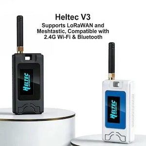 Może przedstawiać: Dwie płytki rozwojowe Heltec V3, czarna i biała, każda z pionową anteną, centralnym wyświetlaczem z logo Heltec Automation oraz tekstem: Heltec V3 Supports LoRaWAN and Meshtastic, Compatible with 2.4G Wi-Fi & Bluetooth.