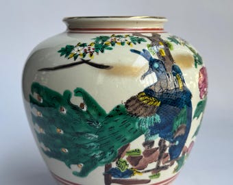 ヴィンテージの九谷焼壺、花瓶：盛上げ手描き孔雀と梅の花模様 - Etsy 日本