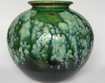 織部焼 花道具緑色 陶器 花器 中型 織部焼 - ヴィンテージ花瓶：日本の陶器製生け花、ハンドメイド、緑釉