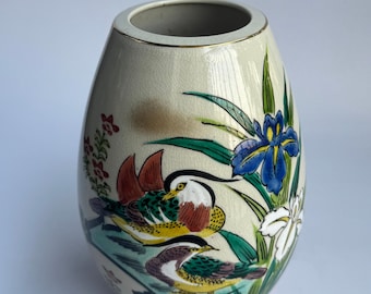 ヴィンテージの九谷焼壺、花瓶：盛上げ手描き孔雀と梅の花模様 - Etsy 日本