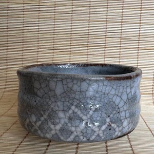 Hagi Yaki Chawan Tea Bowl, Nana-bake Crazing, Iron Rim, Showa Era Yamaguchi Ware