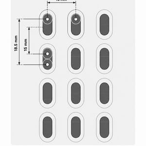 Puede incluir: Un diagrama t&eacute;cnico para la compatibilidad con Deda Cananero Evo, que muestra una cuadr&iacute;cula de doce ranuras de montaje ovaladas. El gr&aacute;fico indica medidas de centro a centro de 15 mm horizontalmente y 15 mm o 18,5 mm verticalmente, con una nota.