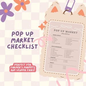 Könnte beinhalten: Eine Checkliste für einen Pop-up-Markt mit hellrosa Hintergrund und dekorativen Blumen. Die Checkliste umfasst Abschnitte für allgemeine Materialien, Einrichtung, Marketing und Produktbedarf. Der Text auf dem Bild lautet "Pop Up Market Checklist".