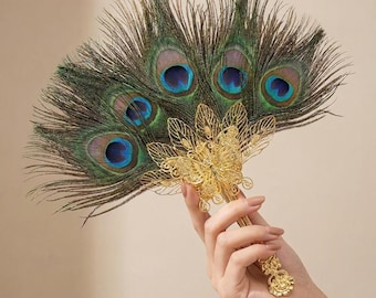 Leque de luxo feito à mão com penas de pavão, cabo em forma de borboleta dourada, acessório de casamento para noivas.