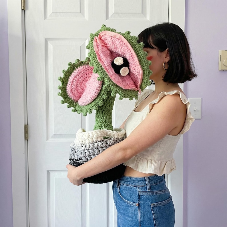 Giant Crochet Venus Flytrap Pattern, Oversized Carnivorous Plant Amigurumi Tutorial (PDF Download)
