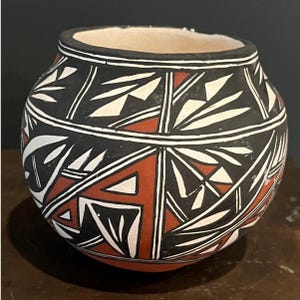 Tarro para semillas de cerámica policromada del pueblo de Acoma, obra de C. Estevan - Nuevo México - 5"x5"