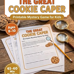 Może przedstawiać: Gra detektywistyczna do druku pod tytułem The Great Cookie Caper dla dzieci w wieku 8-10 lat, zawierająca arkusze zadań z tekstem, ilustracjami ciasteczek z kawałkami czekolady, lupą, żółtym ołówkiem oraz dwiema dodatkowymi lupami.