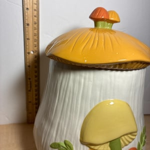 Vintage Arnel's Ceramic Mushroom Cannister, Medium Size, 1970's