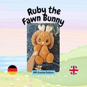 Könnte beinhalten: Ein braunes Plüschtier in Form eines Hasen mit Hirschgeweih, großen dunklen Augen und weißen Flecken auf dem Kopf. Der Text Ruby the Fawn Bunny steht über dem Spielzeug und der Text PDF Crochet Pattern steht unter dem Spielzeug.