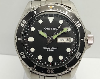 Vintage Orient Diver 200M Quartz Watch: Black Dial Day Date Stainless Steel UG15-C0