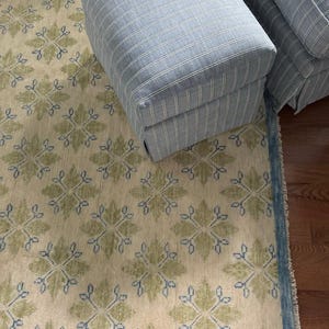 Handknuten ullmatta i salviagrönt och franskblått, blommig matta i Oushak-stil för barnrum, kustnära sovrum, specialanpassad mjuk turkisk ullmatta