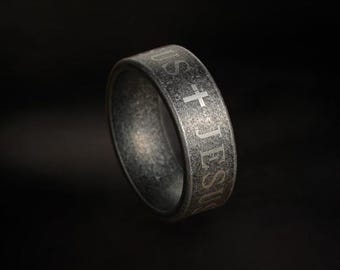 Anillo de cruz de acero inoxidable para hombre, con versículo bíblico grabado, estilo religioso vintage.