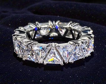 Anillo de compromiso de plata de ley 925 con circonita triangular y cristal AAA.