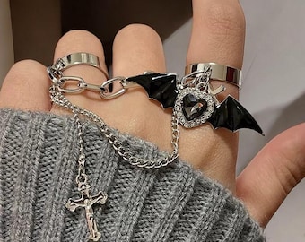 Anillo gótico Y2K con forma de corazón y ala, cadena cruzada de cristal, anillo para dos dedos
