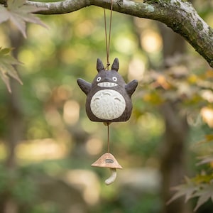 Campana de viento de cerámica de Totoro, adorno de campana de anime japonés, decoración colgante de Totoro, campana para jardín exterior e interior del hogar, regalo al estilo Studio Ghibli imagen 1