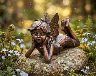 Statua da giardino di fata sdraiata in bronzo, statuetta di angelo in resina stravagante, scultura di fata vintage, ornamento da giardino per esterni, decorazione di fata in stile cottagecore