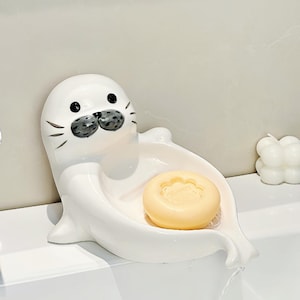 Jabonera de cerámica con sistema de autodrenaje.