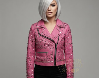 Roze leren dames bikerjack met studs handgemaakt custom punk rock fashion statement stuk.
