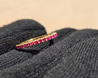 Bague d'éternité en rubis délicat | Jonc empilable en argent sterling 925, pierre de naissance minimaliste de juillet