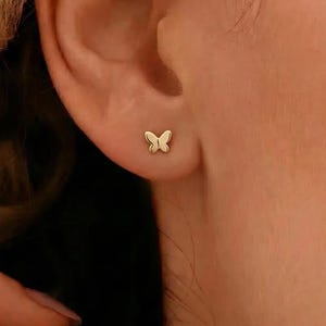 Pendiente pequeño de mariposa con parte trasera plana, labret con rosca interna de 20G/18G/16G, piercing minimalista para hélix, concha y tragus.