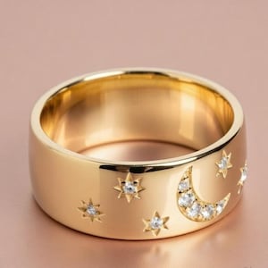 Anillo de oro macizo de 18k con diseño de cielo nocturno, anillo minimalista con estrella grabada, anillo apilable de oro, regalo celestial para ella, estilo moderno de anillo apilable.