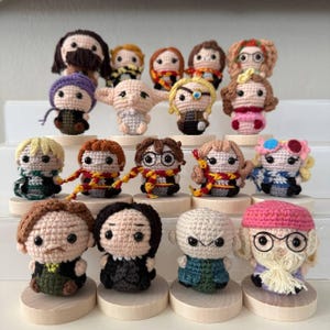 Jouet sorcier au crochet, école de magie, poupée sorcier