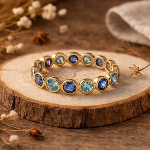 Anillo de eternidad de oro de 14k con múltiples piedras preciosas, banda de zafiro y aguamarina, anillo de boda apilable.