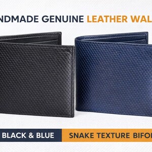 Könnte beinhalten: Zwei handgefertigte Echtleder-Geldbörsen, eine schwarze und eine blaue, mit einem Bifold-Design mit Schlangenmuster. Die Geldbörsen sind offen und zeigen das Innere. Das Bild enthält den Text "BLACK & BLUE" und "SNAKE TEXTURE BIFOLD."