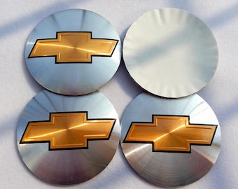 4 Stück Silber Chevy Mitte Aufkleber 56 mm Vinyl Radkappe Aufkleber Ersatz Embleme für Silverado Tahoe Suburban