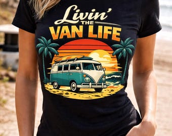 Życie w vanie PNG, projekt sublimacji retro beach van life, kamper z tropikalnym zachodem słońca PNG, projekt koszulki podróżniczej na wakacje, pobieranie cyfrowe