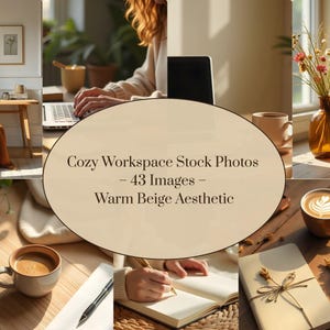 Puede incluir: Un collage de imágenes que presenta un espacio de trabajo acogedor con tonos beige cálidos. Las imágenes incluyen una computadora portátil, tazas de café, un cuaderno y un jarrón con flores. El texto de la imagen dice "Cozy Workspace Stock Photos - 43 Images - Warm Beige Aesthetic."