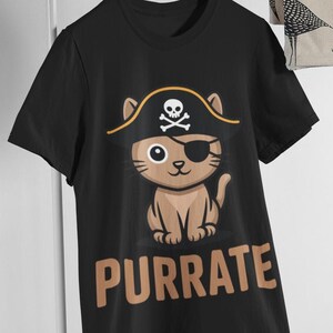 Camiseta engraçada com estampa de gato pirata, capitão e gatinho com tapa-olho.