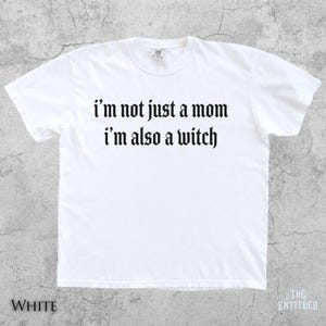 Not Just A Mom I'm Also A Witch T-Shirt, Funny Gift For Wife, Cool Witchy Mom Shirt, Spooky Halloween Tee, Gift For Mom, Gothic Mom Shirt immagine 6