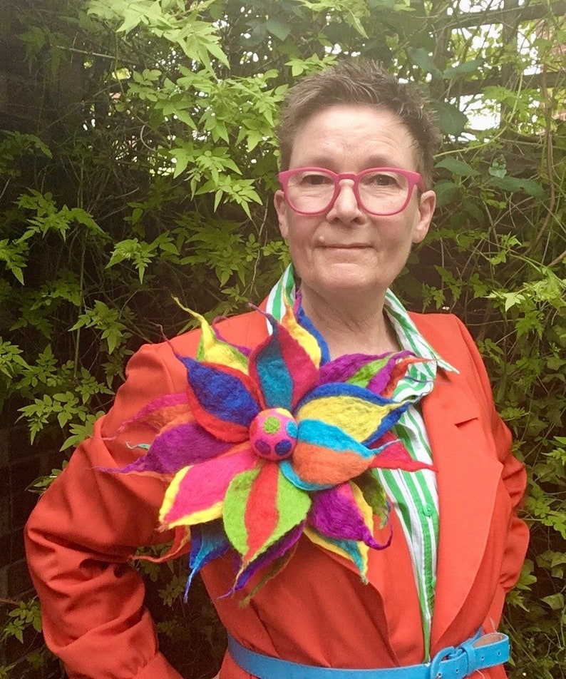 felted flower brooch, large flower brooch, corsage, handmade, felt flower, lagenlook, rainbow colors, felt flower, festival clothing 画像 2