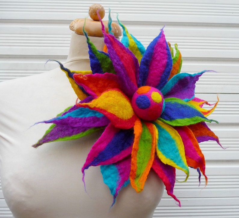 felted flower brooch, large flower brooch, corsage, handmade, felt flower, lagenlook, rainbow colors, felt flower, festival clothing 画像 8