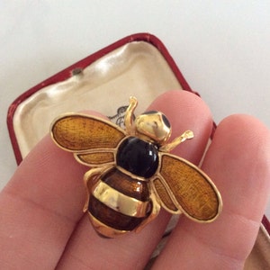 Vintage Gold-tone Enamelled Bee Brooch image 5