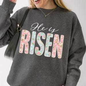 Er ist auferstanden Faux Patchwork Ostern Sweatshirt, christliches Ostershirt, religiöses Rundhalsausschnitt, Glaube basiertes Shirt, Jesus Auferstehung Sweatshirt