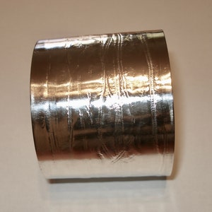 Atemberaubender Manschetten Armreif. Breiter Armreif aus Sterlingsilber. 5 cm (2&quot;) breit/lang, kann aber in jeder Länge und jedem Durchmesser angefertigt werden.