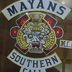 Mayans MC Southern Cali biker-märkesset: Broderad strykmask och rockers