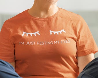 Camiseta "Solo estoy descansando los ojos", divertida camiseta de algodón con gráficos