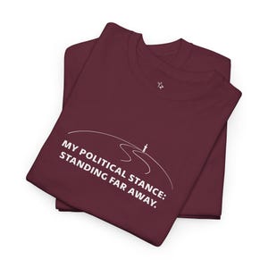 Camiseta con eslogan divertido apolítico / Mi postura política - Lejos de mí imagen 10