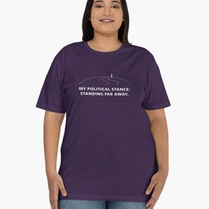 Camiseta con eslogan divertido apolítico / Mi postura política - Lejos de mí imagen 2