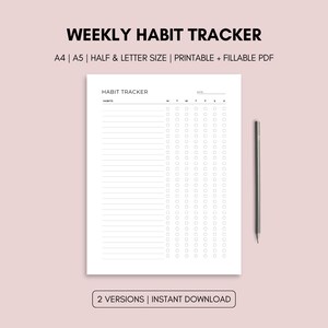 Op de afbeelding: Een witte, afdrukbare habit tracker met de tekst "WEEKLY HABIT TRACKER" bovenaan. De tracker bevat secties voor gewoonten en datums, met selectievakjes voor elke dag. Een grijze potlood ligt aan de rechterkant. De onderkant van de afbeelding luidt "2 VERSIONS | INSTANT DOWNLOAD".