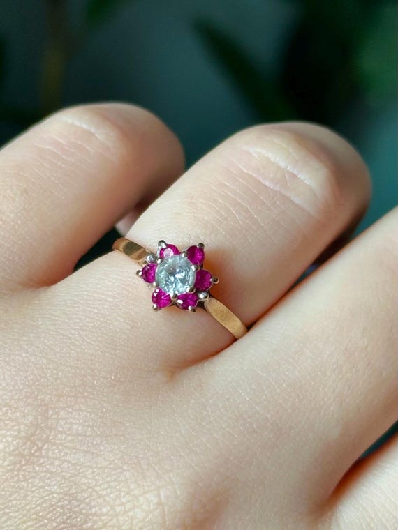 Solid 9ct Gold Vintage Ruby and CZ Cluster Ring |… - image 2